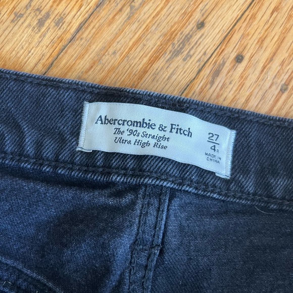 Abercrombie 90s Straight Ultra High Rise , Black with Distressed Knee - Picture 5 of 5